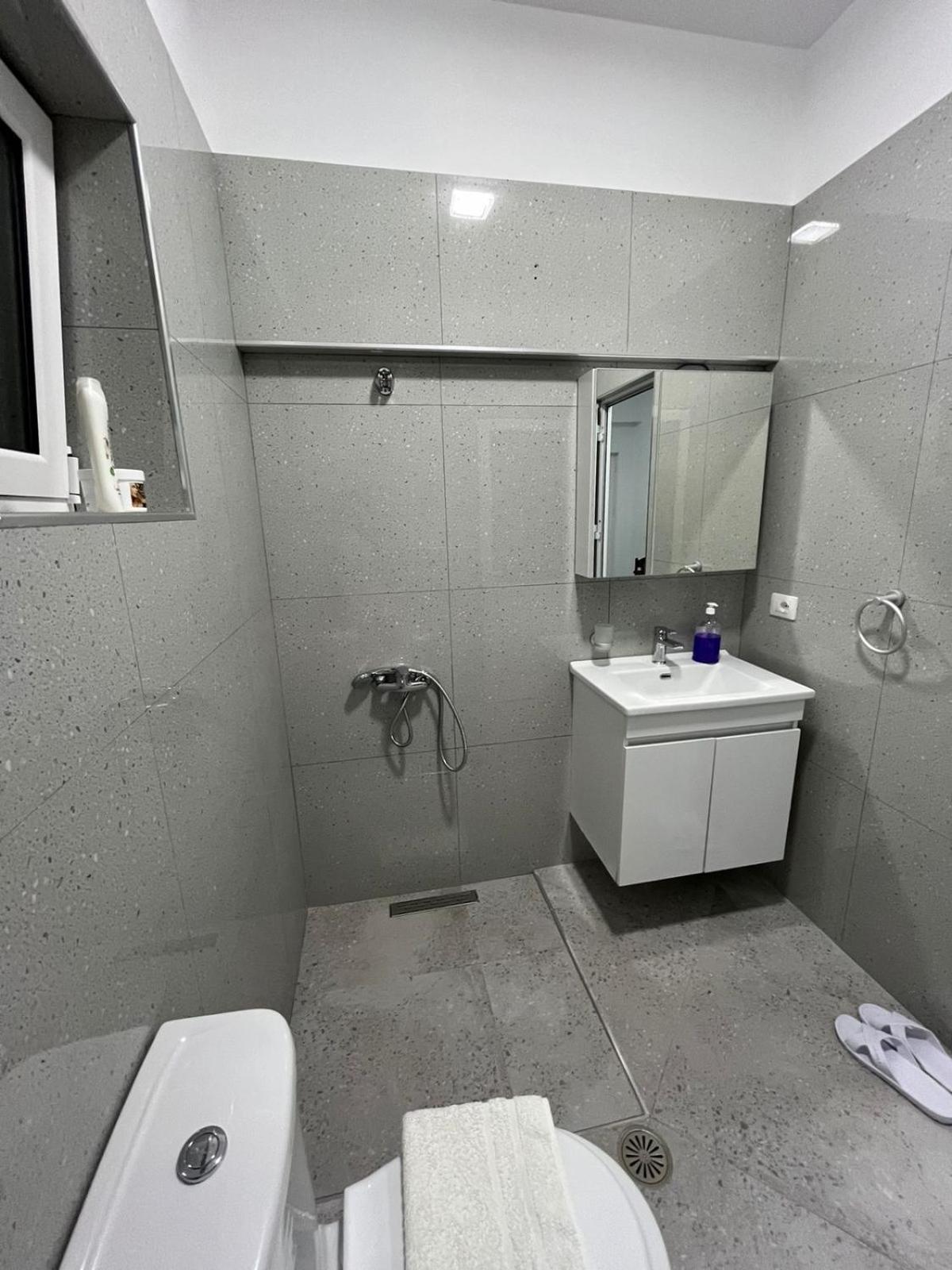 בראט Villa Likaj מראה חיצוני תמונה